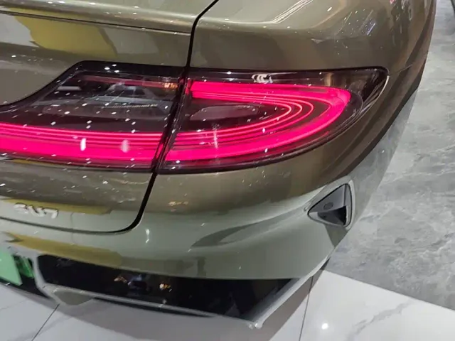 Xiaomi SU7 — Фото автомобиля 7