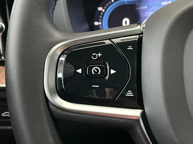 Volvo XC60 — Фото автомобиля 18