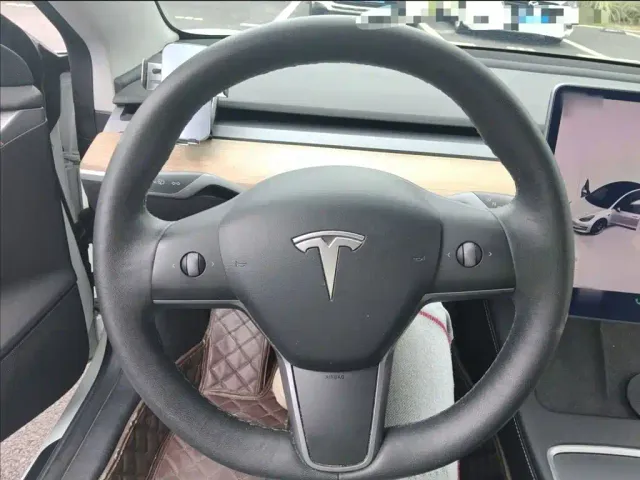 Tesla Model 3 — Фото автомобиля 11