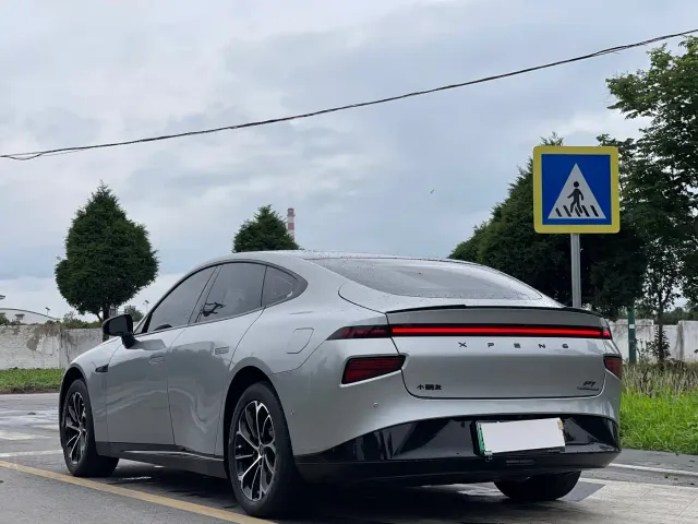 Xpeng P7 — Фото автомобиля 5