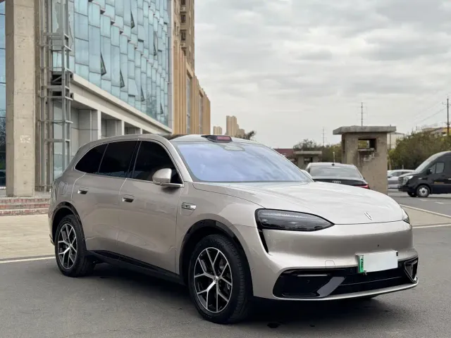 Aito M6 — Фото автомобиля 3