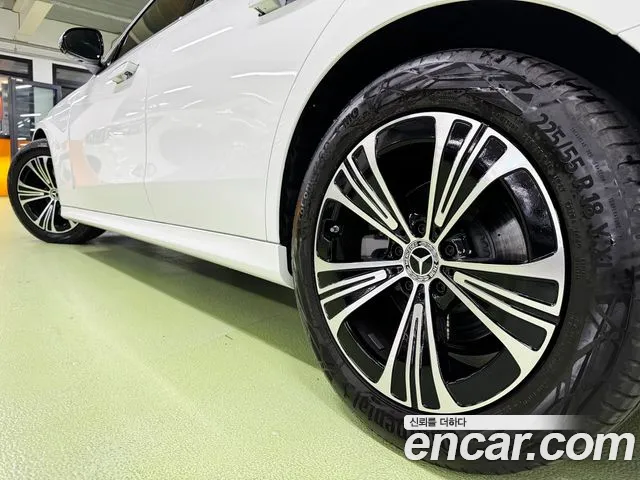 Mercedes-Benz E-Class — Фото автомобиля 7