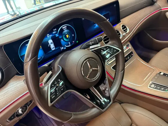 Mercedes-Benz E-Class — Фото автомобиля 5