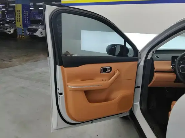 Leapmotor C10 — Фото автомобиля 7