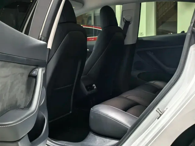 Tesla Model 3 — Фото автомобиля 8