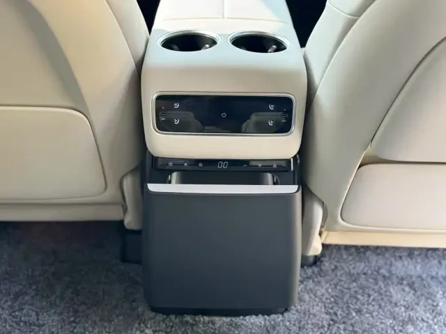Li Auto MEGA — Фото автомобиля 7