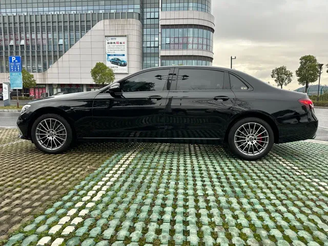 Mercedes-Benz E-Class — Фото автомобиля 4