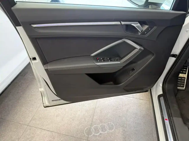 Audi Q3 — Фото автомобиля 11