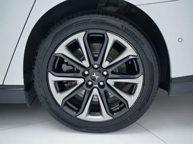 Xpeng P7 — Фото автомобиля 21