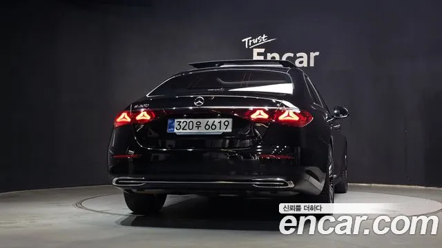 Mercedes-Benz E-Class — Фото автомобиля 4