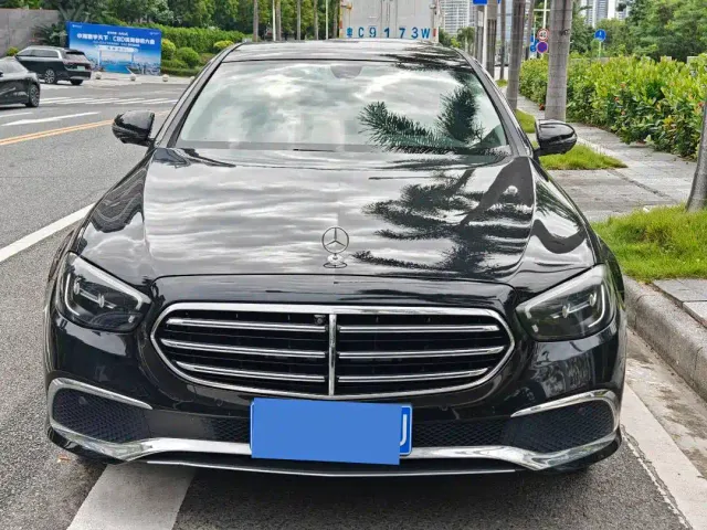 Mercedes-Benz E-Class — Фото автомобиля 2