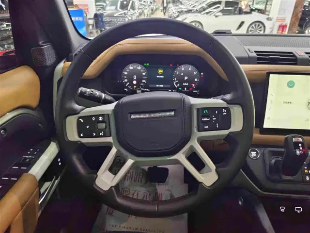 Land Rover Defender — Фото автомобиля 8