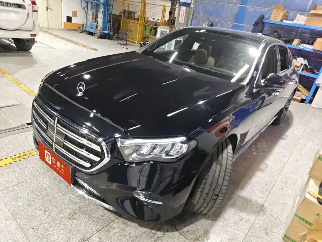 Фотография автомобиля — Mercedes-Benz E-Class