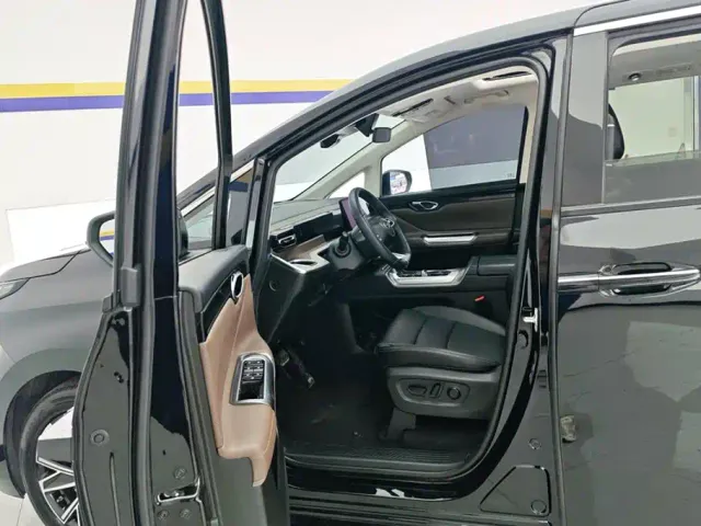 GAC Trumpchi E8 — Фото автомобиля 9