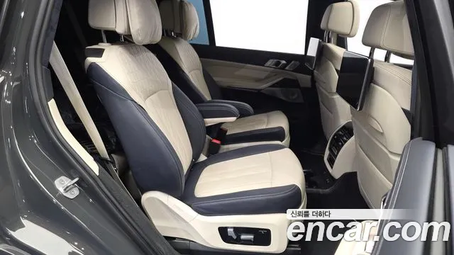 BMW X7 xDrive 40i M Sport Онлайн Exclusive Edition 6 мест — Фото автомобиля 12
