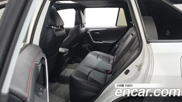 Toyota RAV4 — Фото автомобиля 12