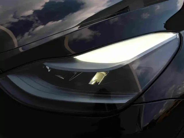 Tesla Model Y — Фото автомобиля 12