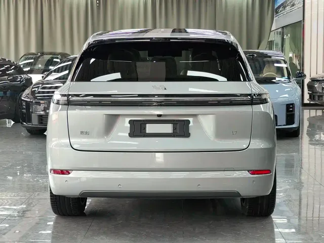 Li Auto L7 — Фото автомобиля 15
