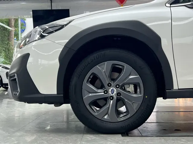 Subaru Outback — Фото автомобиля 8