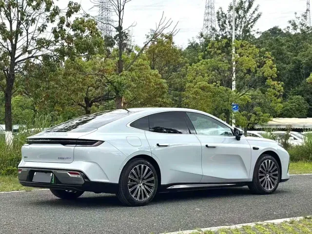 Geely Galaxy Xingyao 8 — Фото автомобиля 4