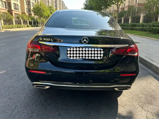 Mercedes-Benz E-Class — Фото автомобиля 9