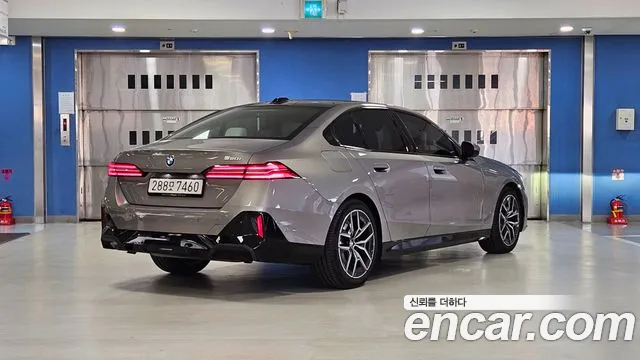 BMW 5 Series — Фото автомобиля 2