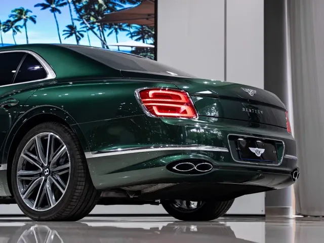 Bentley Flying Spur — Фото автомобиля 6