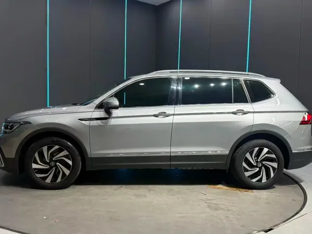 Volkswagen Tiguan L — Фото автомобиля 5