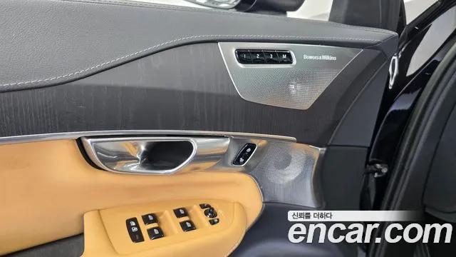 Volvo XC90 Generation 2 — Фото автомобиля 30
