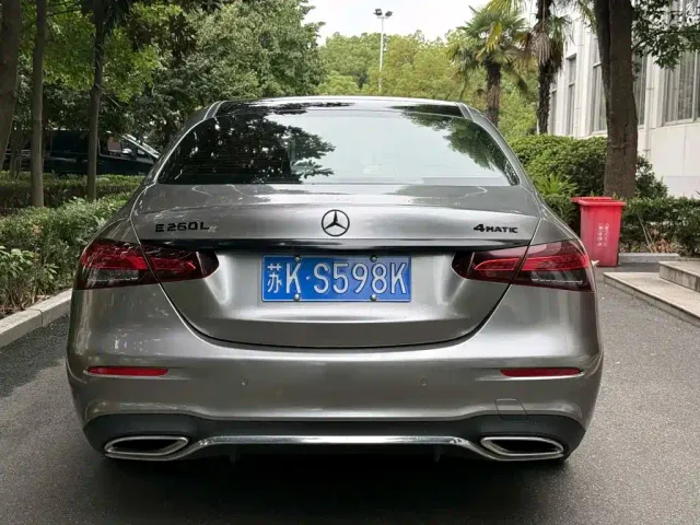 Mercedes-Benz E-Class — Фото автомобиля 8