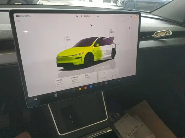 Tesla Model Y — Фото автомобиля 12