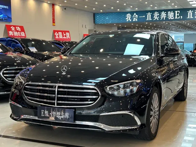 Mercedes-Benz E-Class — Фото автомобиля 3