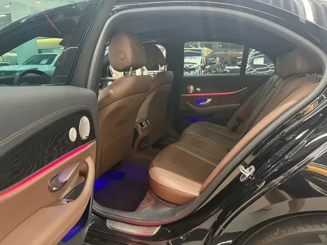 Mercedes-Benz E-Class — Фото автомобиля 17