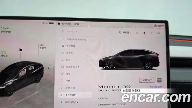 Tesla Model Y — Фото автомобиля 11
