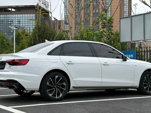 Audi A4L — Фото автомобиля 9