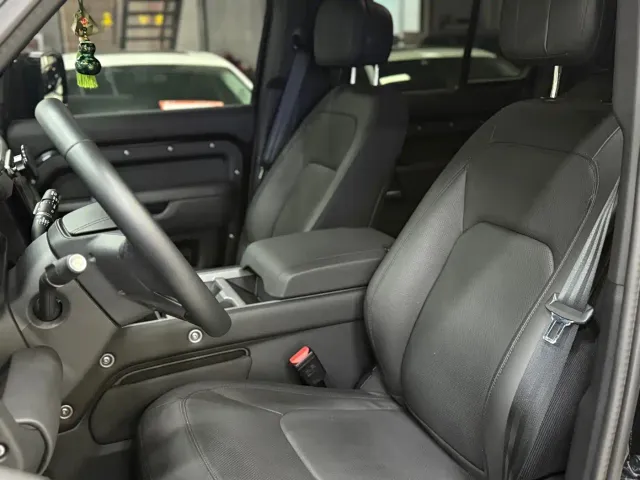 Land Rover Defender — Фото автомобиля 16
