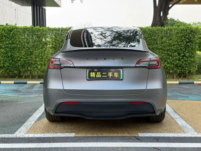 Tesla Model Y — Фото автомобиля 14