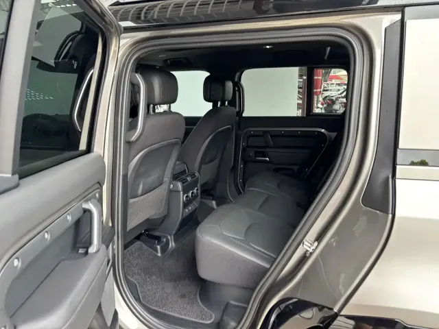 Land Rover Defender — Фото автомобиля 22