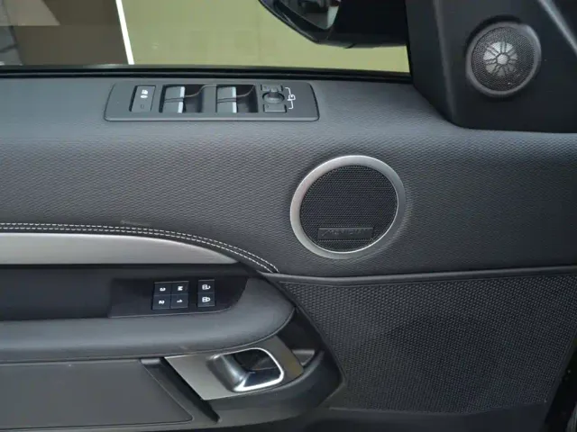 Land Rover Discovery — Фото автомобиля 10