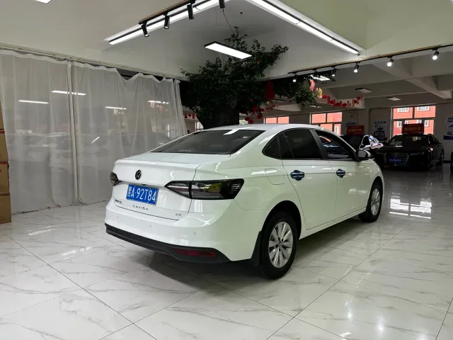 Volkswagen Lavida — Фото автомобиля 4