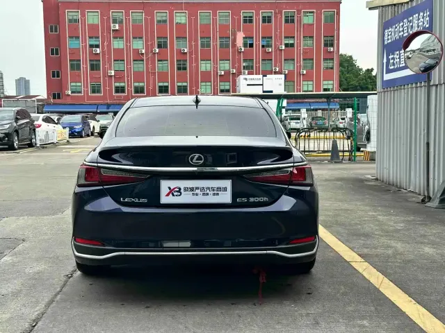 Lexus Lexus ES 2022 300h Excellence Edition — Фото автомобиля 3
