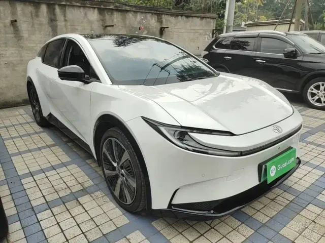 Toyota bZ5 — Фото автомобиля 3