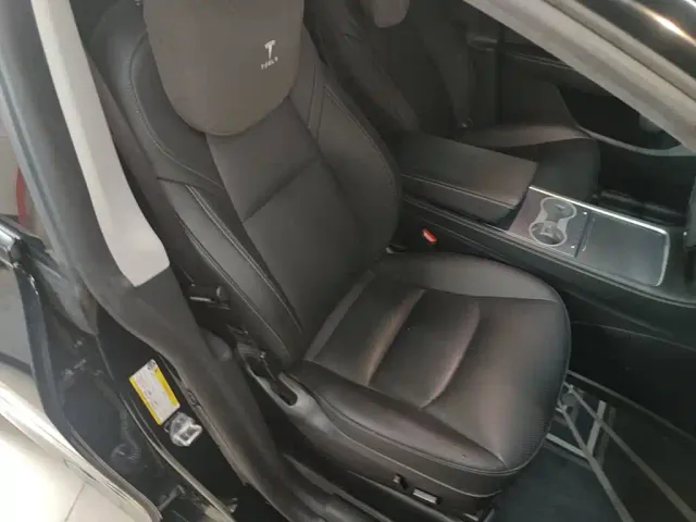 Tesla Model Y — Фото автомобиля 24