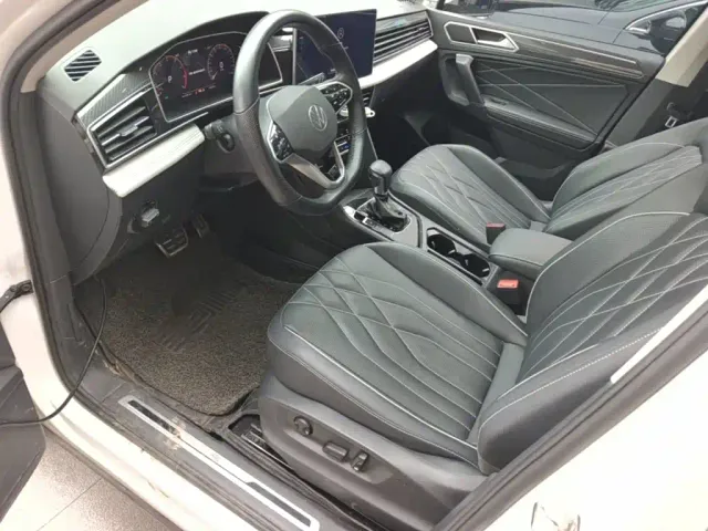 Volkswagen Tiguan L — Фото автомобиля 14