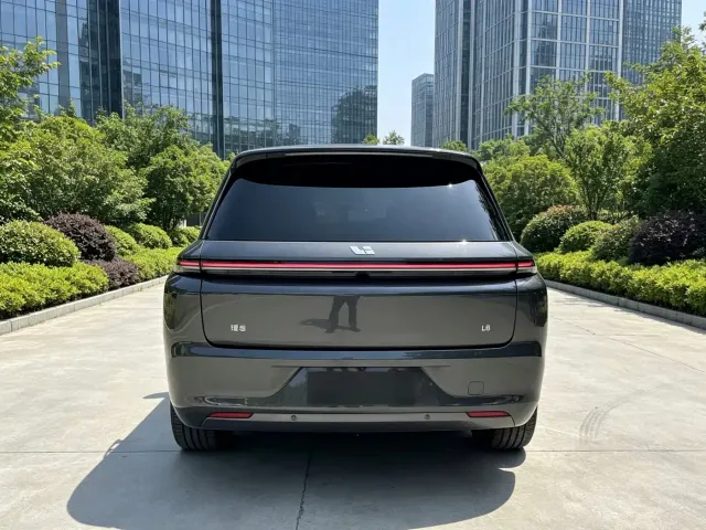 Li Auto L8 — Фото автомобиля 13