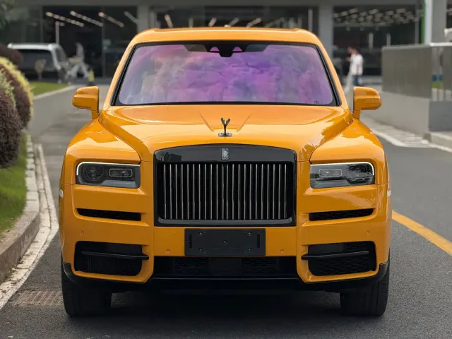 Rolls-Royce Cullinan — Фото автомобиля 2