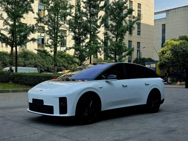 Фотография автомобиля — Li Auto i6
