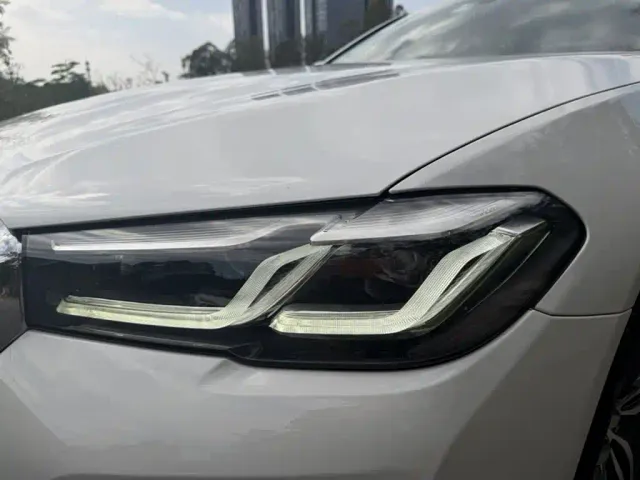 BMW 5 Series — Фото автомобиля 17