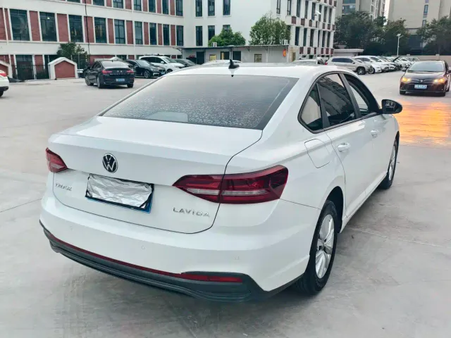 Volkswagen Lavida — Фото автомобиля 6