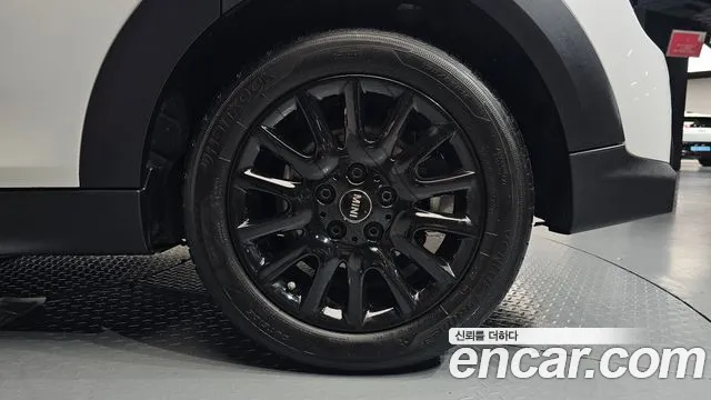 Mini Cooper Cooper 5 дверей Classic — Фото автомобиля 20